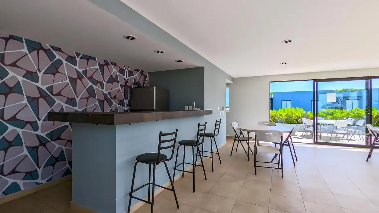 Riviera Home - New 2Br Condo W. Big Pool & Jacuzzi Playa del Carmen Daire